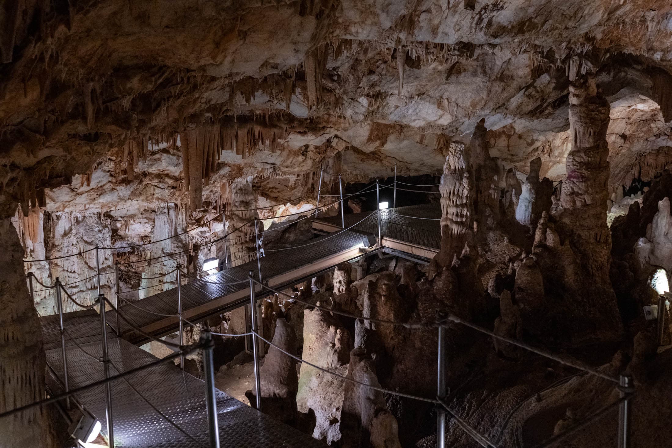 Sfendoni Cave