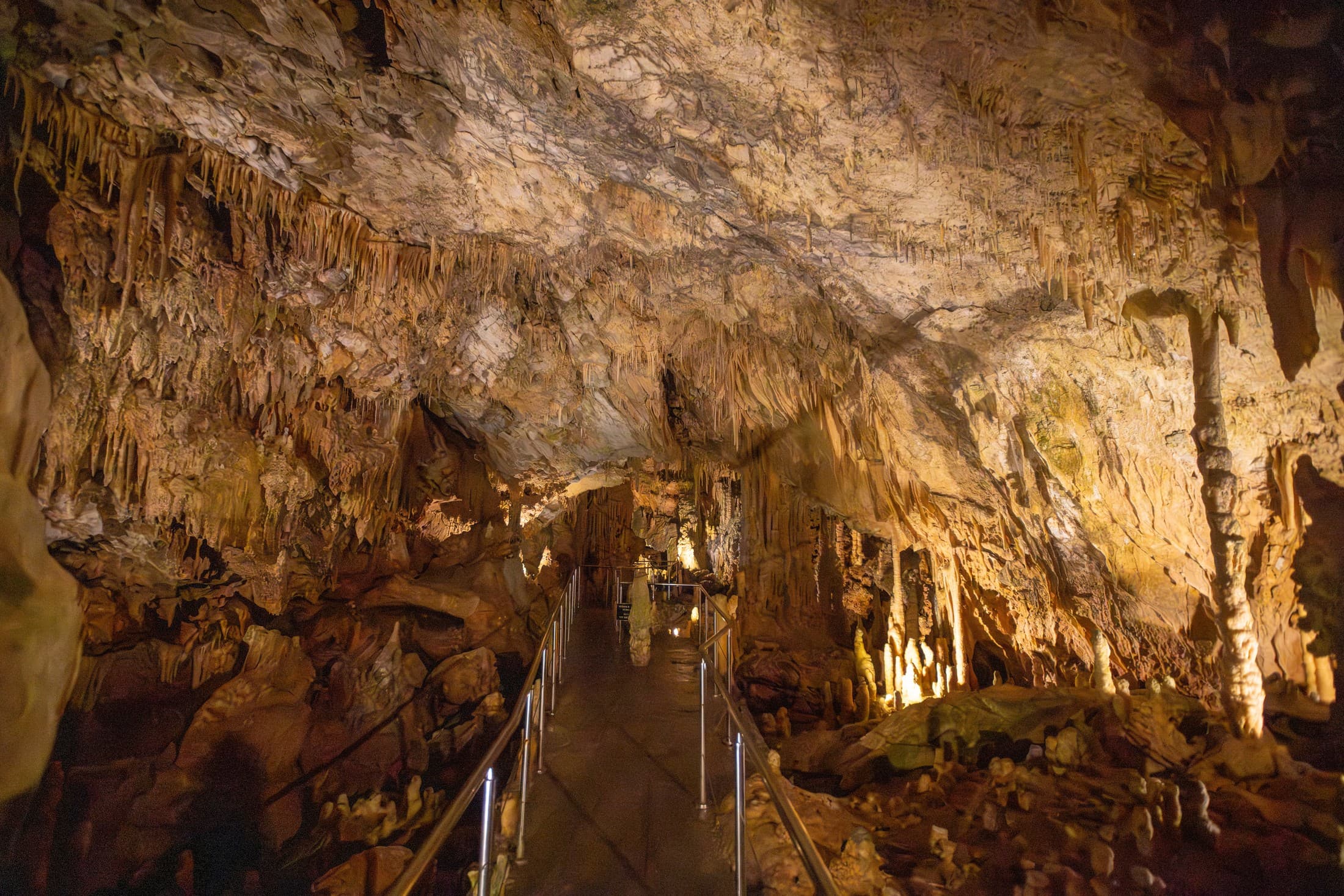the-diros-caves