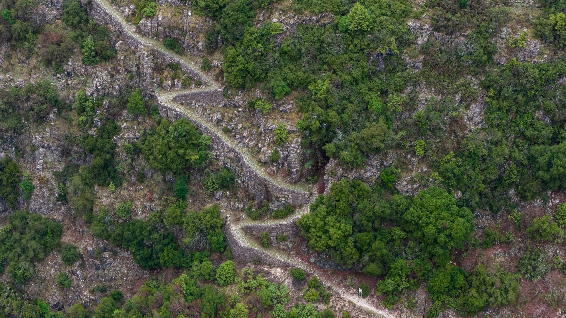 Hiking at Skala Vradetou