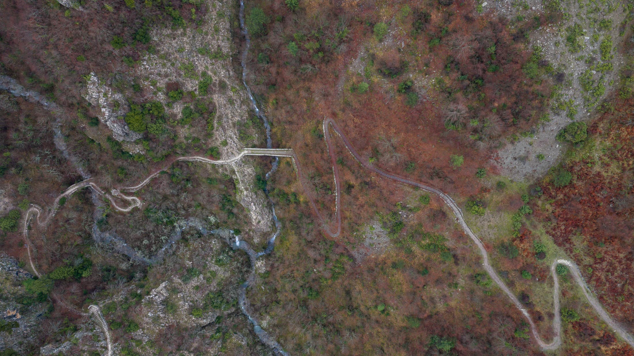 hiking-at-skala-vradetou