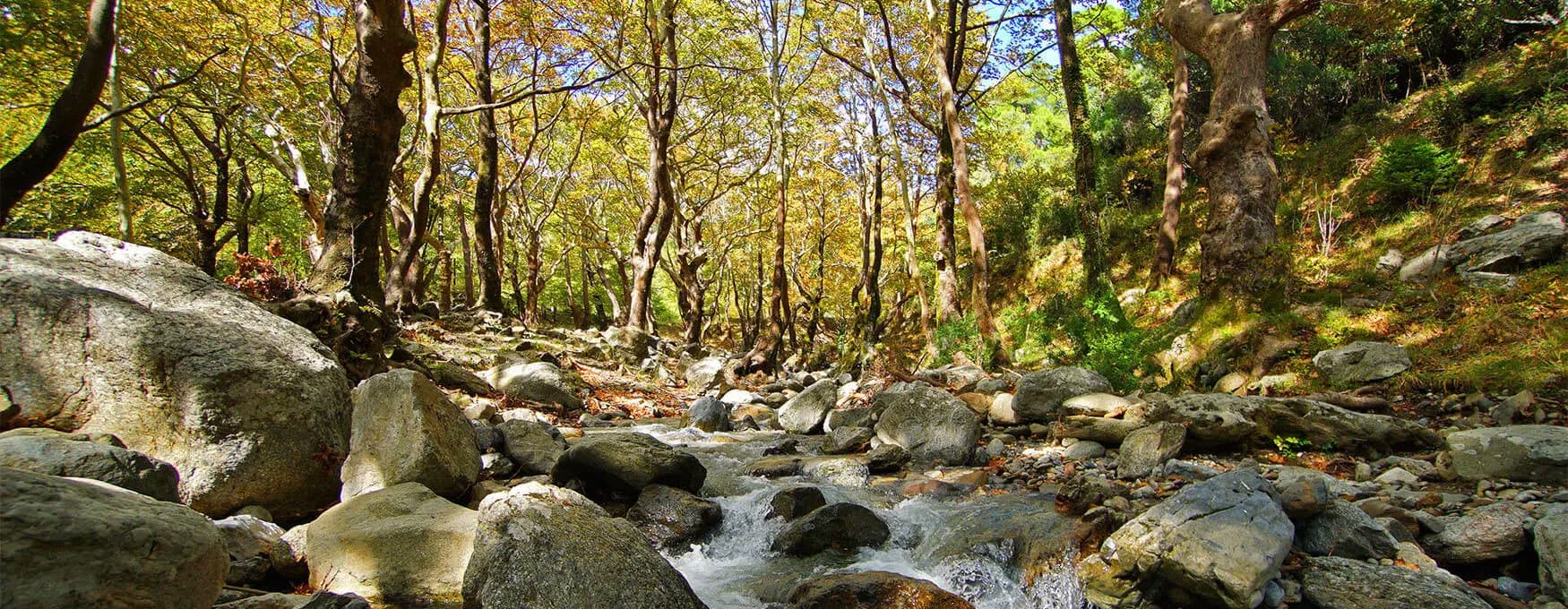 hiking-in-the-village-of-steni-in-evia